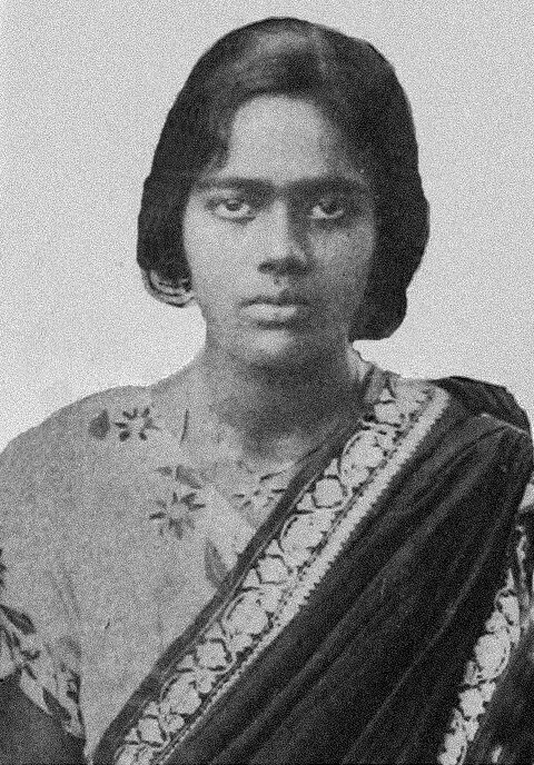 The original archival black and white portrait of Pritilata Waddedar in a patterned sari.